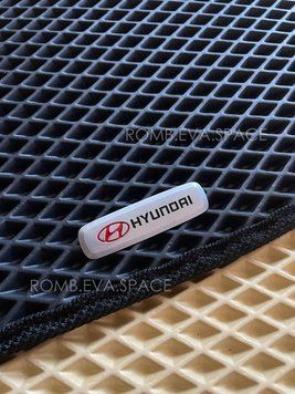 Металевий логотип Hyundai logohyundai фото