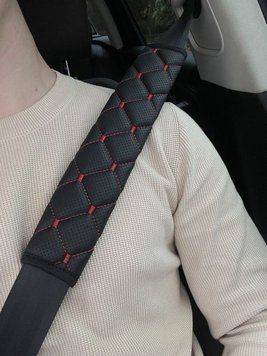Чохли на ремінь безпеки з чорної екошкіри з червоним ромбом (пара) beltcover-eco-blackred фото